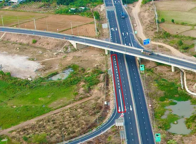 Tài xế kêu trời vì vạch kẻ 'thách đố' trên tuyến cao tốc Vĩnh Hảo - Phan Thiết ảnh 2