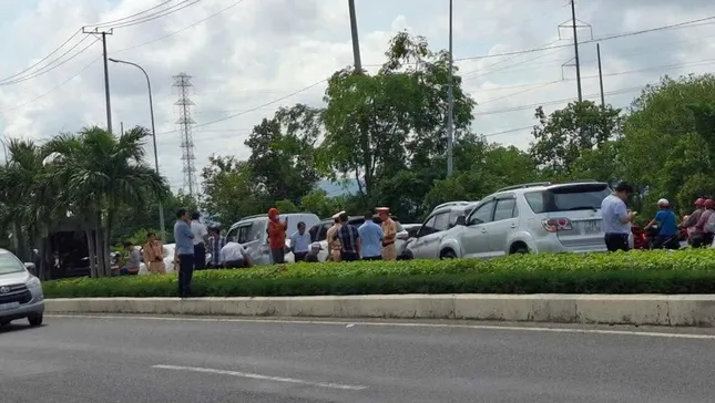 6 ô tô con va chạm liên hoàn trên quốc lộ, lối ra TP Vũng Tàu ùn tắc ảnh 1