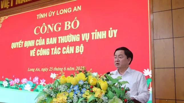 Tỉnh ủy Long An công bố nhiều quyết định về công tác cán bộ ảnh 1