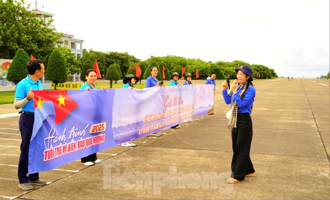Chạy trên đường băng Trường Sa ảnh 9