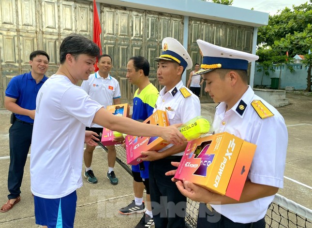 Chạy trên đường băng Trường Sa ảnh 13