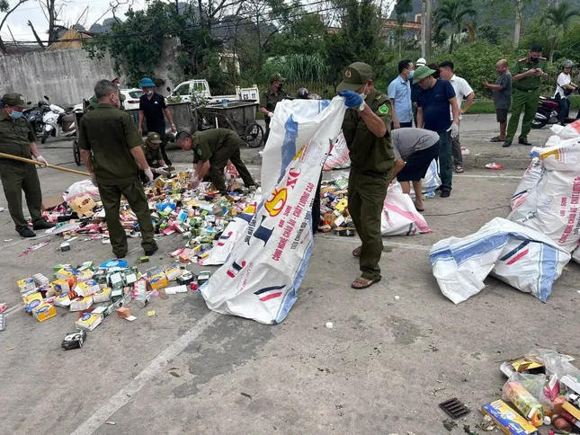 'Lộ diện' chủ nhân lô thực phẩm chức năng đổ tại bãi rác ở Hạ Long ảnh 2