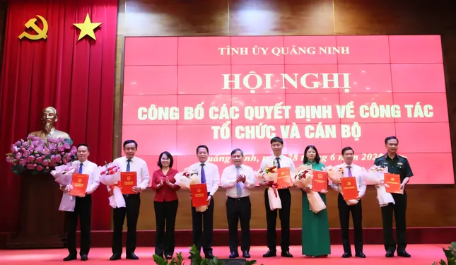 Quảng Ninh công bố quyết định về công tác cán bộ trước khi vận hành chính quyền 2 cấp ảnh 3