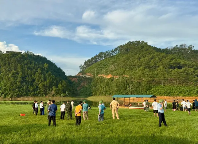 Ô tô lao xuống đập nước ở Quảng Ninh trong đêm, hai vợ chồng tử vong ảnh 1