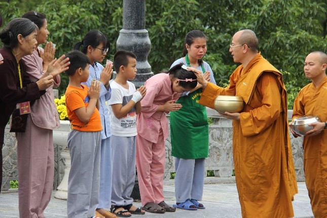 Giới trẻ háo hức được 'đi tu' trong 7 ngày ảnh 4