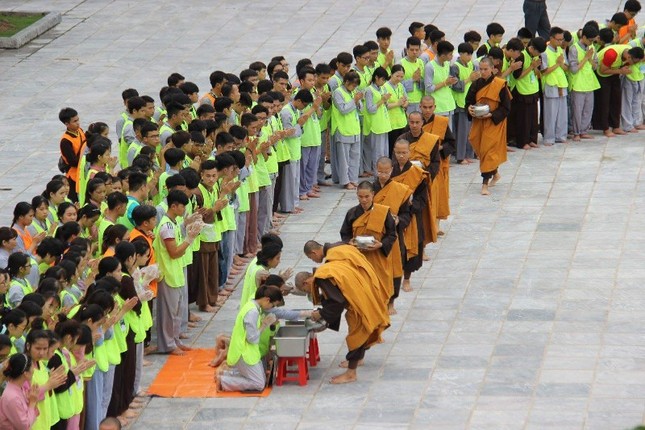 Giới trẻ háo hức được 'đi tu' trong 7 ngày ảnh 3