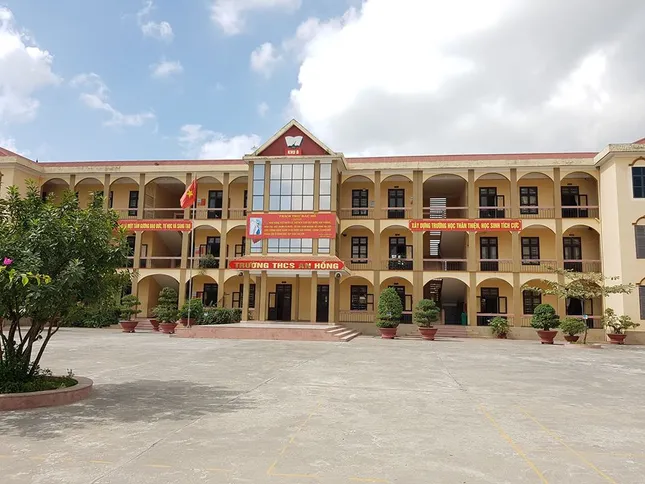 Xác minh cô hiệu phó túm tóc dập đầu học sinh vào tường ảnh 2