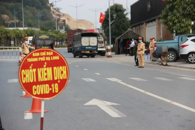 Sau hơn một ngày 'mở cửa', Quảng Ninh hỏa tốc điều chỉnh phương án vận tải hành khách ảnh 2