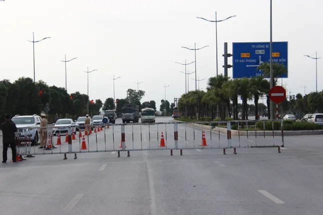 Sau hơn một ngày 'mở cửa', Quảng Ninh hỏa tốc điều chỉnh phương án vận tải hành khách ảnh 1