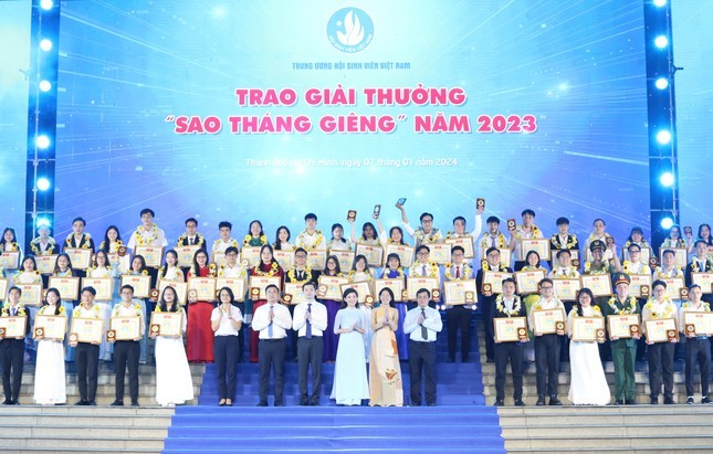 Công bố 112 sinh viên nhận Giải thưởng Sao Tháng Giêng năm học 2023 - 2024 ảnh 1