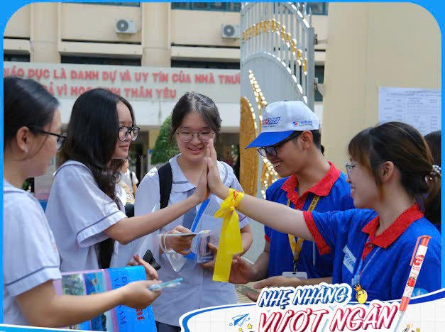 AI, thủ khoa, chuyên gia tâm lý đồng loạt 'tiếp sức' sĩ tử mùa thi ảnh 2