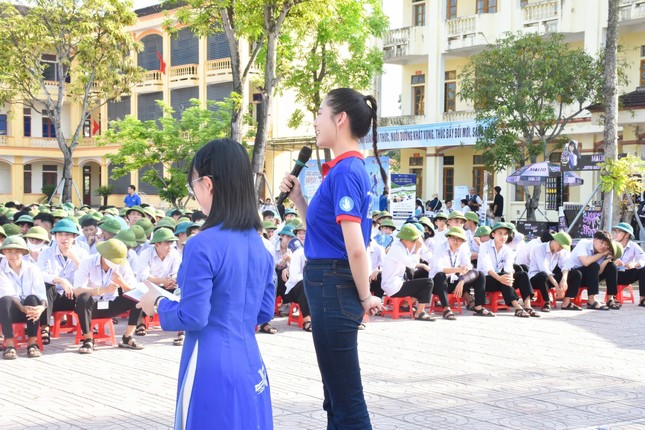 Hoa hậu Lương Thùy Linh tư vấn sĩ tử cách giảm áp lực khi ôn thi ảnh 5