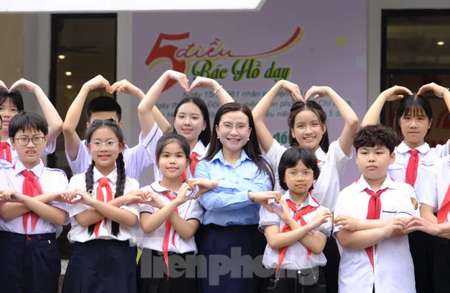 Thiếu nhi thi vẽ &apos;sắc màu quê hương&apos; ảnh 1