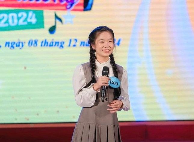 Nữ sinh 'Nhà sử học nhỏ tuổi' vinh dự đọc báo công dâng Bác ảnh 5