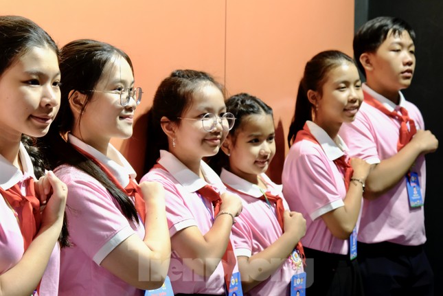 &apos;Hướng dẫn viên nhí&apos; và những trải nghiệm thú vị tại Bảo tàng Lịch sử Quân sự Việt Nam ảnh 11