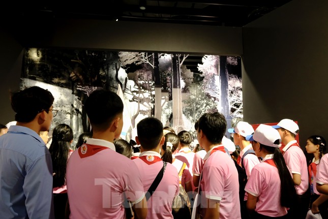 &apos;Hướng dẫn viên nhí&apos; và những trải nghiệm thú vị tại Bảo tàng Lịch sử Quân sự Việt Nam ảnh 6