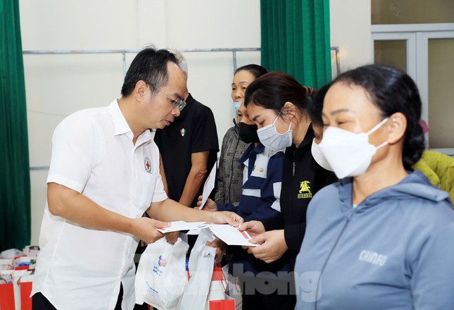 Điểm tựa tinh thần hỗ trợ người dân khó khăn vươn lên thoát nghèo ảnh 1