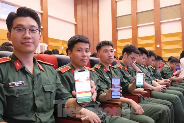 Đoàn viên, thanh niên sôi nổi tìm hiểu về Ngày Tổng tuyển cử đầu tiên ảnh 4