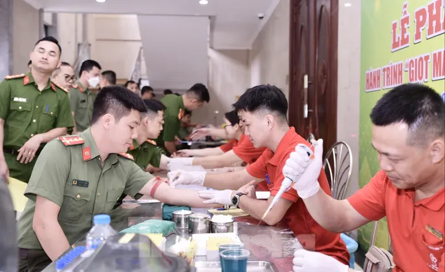 Hàng nghìn cán bộ, chiến sĩ Công an Thủ đô gửi trao giọt máu nghĩa tình ảnh 5