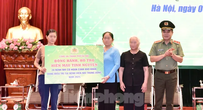 Hàng nghìn cán bộ, chiến sĩ Công an Thủ đô gửi trao giọt máu nghĩa tình ảnh 2