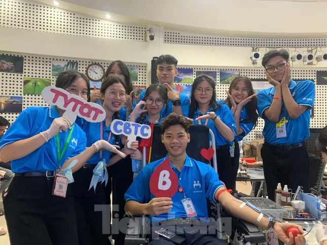 Nhiều bạn trẻ Gen Z được vinh danh người hiến máu tiêu biểu năm 2025 ảnh 2