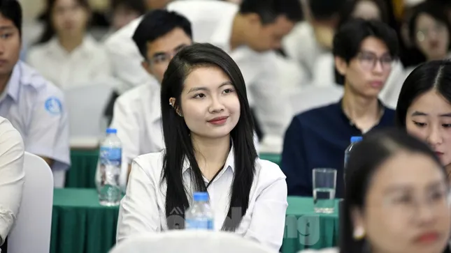 Ông Hoàng Nam Tiến cảnh báo sinh viên về &apos;ảo giác AI&apos; ảnh 5