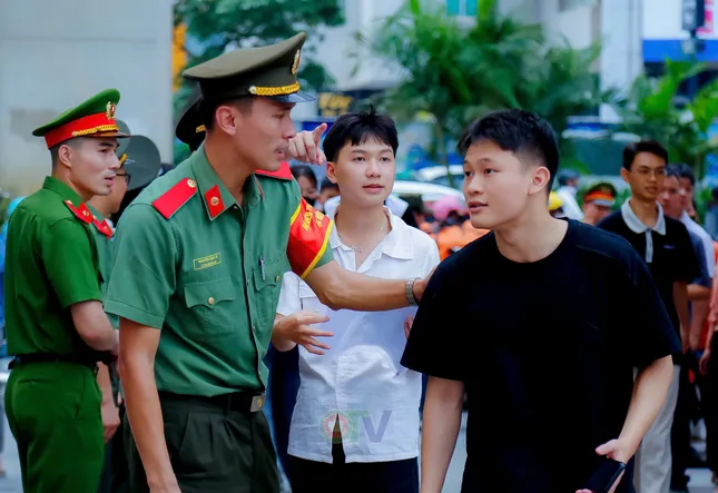 Đội hình &apos;phản ứng nhanh&apos; của tuổi trẻ Công an tiếp sức sĩ tử ảnh 2
