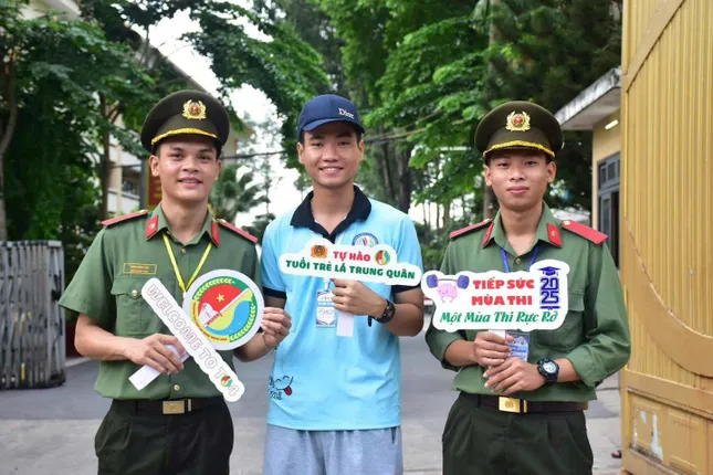 Đội hình &apos;phản ứng nhanh&apos; của tuổi trẻ Công an tiếp sức sĩ tử ảnh 9
