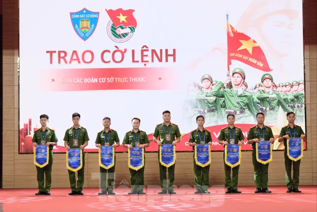 Tư lệnh Cảnh sát cơ động giao nhiệm vụ các chiến sĩ trẻ trong Chiến dịch Hè ảnh 4