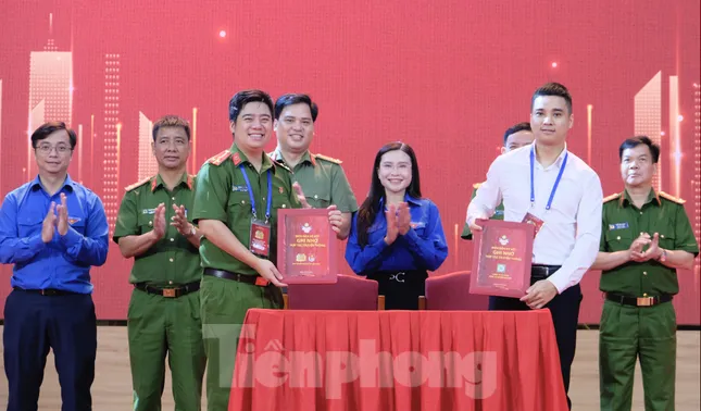 Tư lệnh Cảnh sát cơ động giao nhiệm vụ các chiến sĩ trẻ trong Chiến dịch Hè ảnh 5