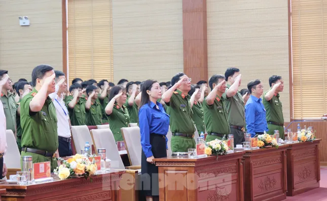 Tư lệnh Cảnh sát cơ động giao nhiệm vụ các chiến sĩ trẻ trong Chiến dịch Hè ảnh 1
