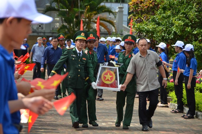 Truy điệu, an táng 23 hài cốt liệt sĩ hy sinh tại Campuchia ảnh 5