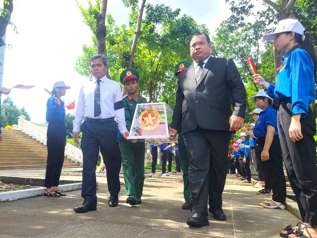 Truy điệu, an táng 23 hài cốt liệt sĩ hy sinh tại Campuchia ảnh 4