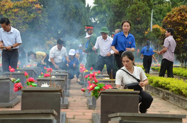 Truy điệu, an táng 23 hài cốt liệt sĩ hy sinh tại Campuchia ảnh 7