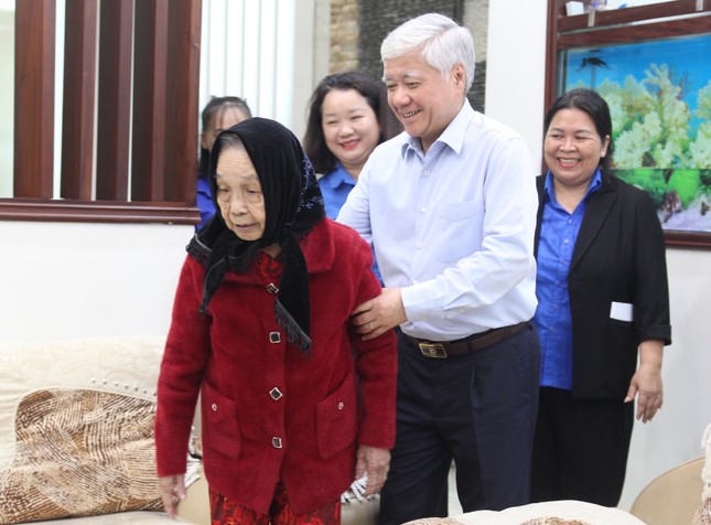 Chủ tịch Ủy ban T.Ư Mặt trận Tổ quốc Việt Nam thăm Mẹ Việt Nam anh hùng Lê Thị Thọ ảnh 2