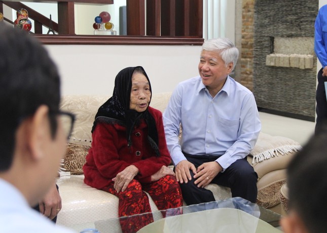 Chủ tịch Ủy ban T.Ư Mặt trận Tổ quốc Việt Nam thăm Mẹ Việt Nam anh hùng Lê Thị Thọ ảnh 3