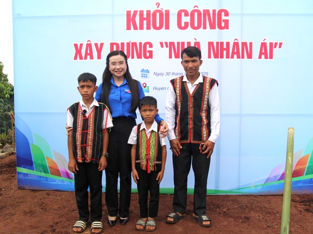 Khánh thành công trình bóng chuyền, sửa nhà rông, nhà văn hóa cộng đồng ở Gia Lai ảnh 4