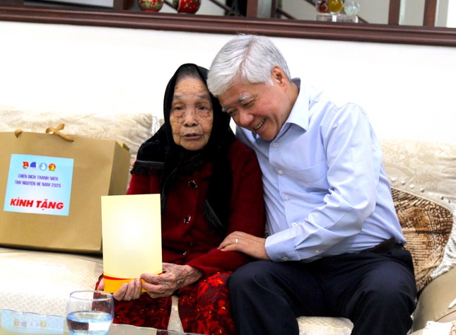 Chủ tịch Ủy ban T.Ư Mặt trận Tổ quốc Việt Nam thăm Mẹ Việt Nam anh hùng Lê Thị Thọ ảnh 1