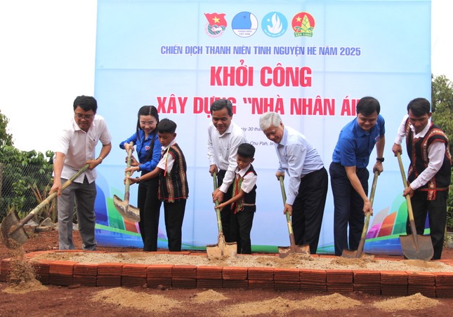 Khánh thành công trình bóng chuyền, sửa nhà rông, nhà văn hóa cộng đồng ở Gia Lai ảnh 1