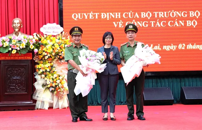 Công bố quyết định của Bộ trưởng Bộ Công an ở 3 tỉnh, thành ảnh 1
