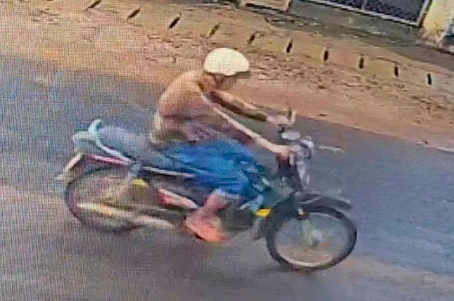 'Siêu trộm' vừa ra tù lại trộm xe máy, dùng dao tấn công công an ảnh 2