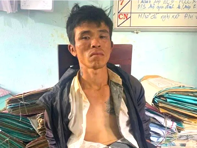 'Siêu trộm' vừa ra tù lại trộm xe máy, dùng dao tấn công công an ảnh 1
