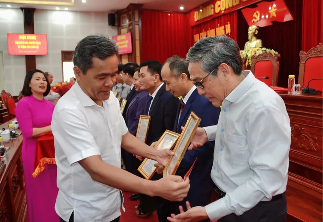 Hai ủy viên Ban Thường vụ Tỉnh ủy Gia Lai nghỉ hưu ảnh 1