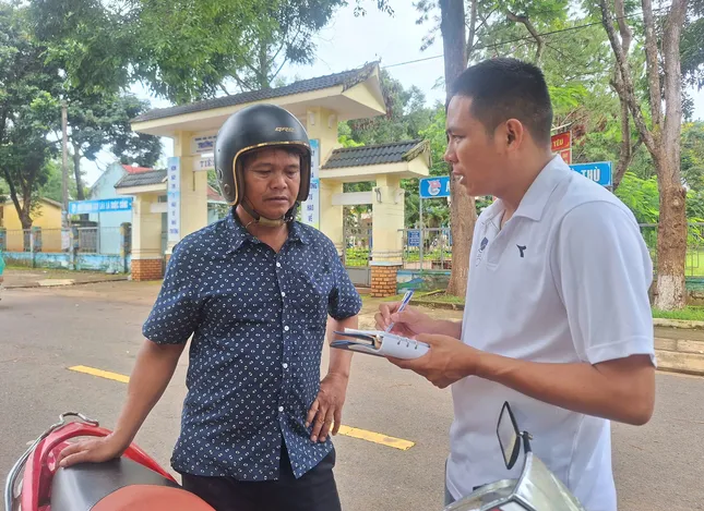 Trưởng thôn đi thi tốt nghiệp: Có bằng để dân tin, vợ khỏi la ảnh 2