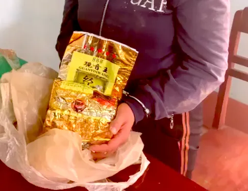 Người đàn bà vận chuyển thuê 1kg ma tuý đá với giá 2 triệu đồng ảnh 1