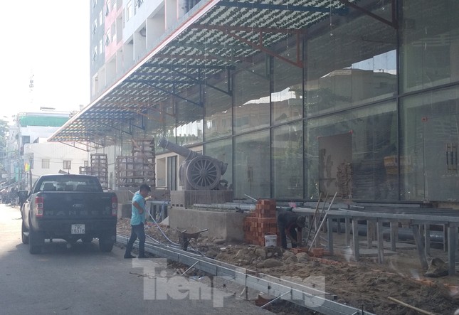 Xử phạt chung cư 43 tầng chưa xây xong đã cho dân vào ở ảnh 1