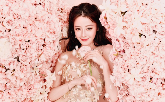 Hoàng Cảnh Du đưa bạn gái đến Phú Quốc, không phải Địch Lệ Nhiệt Ba- Ảnh 2.