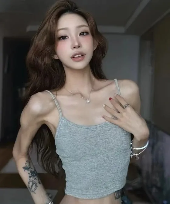 Thân hình 'da bọc xương' của con gái Choi Jin Sil ảnh 4
