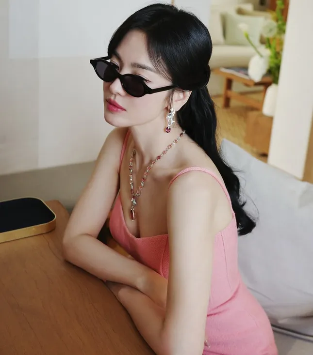 Song Hye Kyo bùng nổ nhan sắc ảnh 2