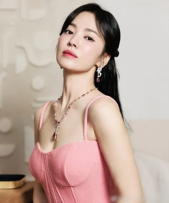 Song Hye Kyo bùng nổ nhan sắc ảnh 1